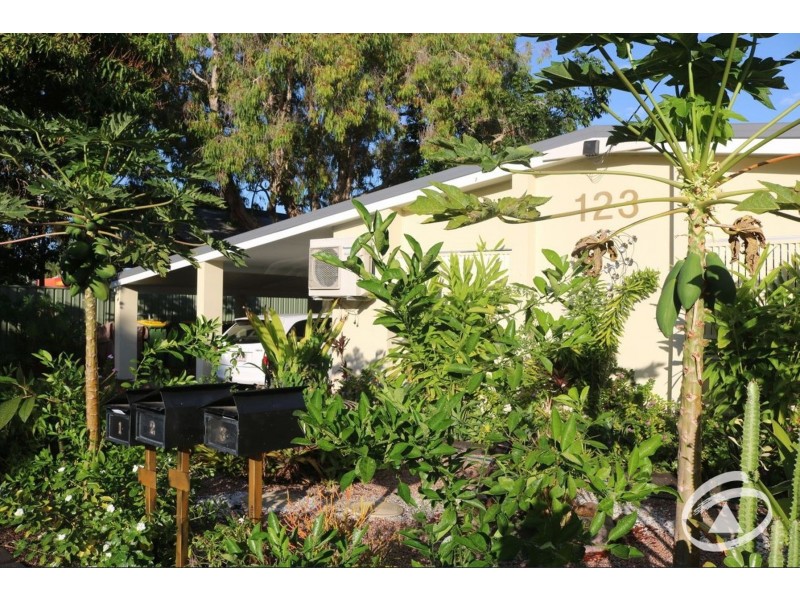 2/123 Oleander Street, Holloways Beach QLD 4878