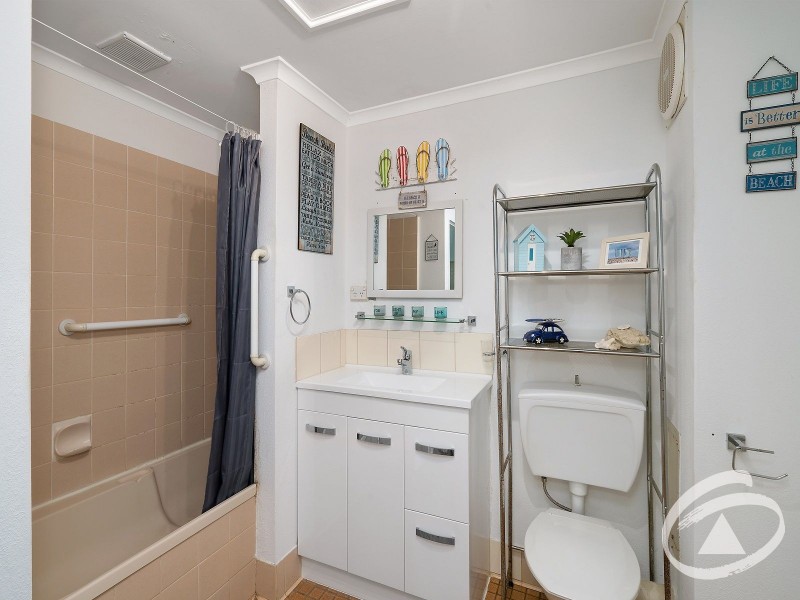 2/21 Poinciana Street, Holloways Beach QLD 4878