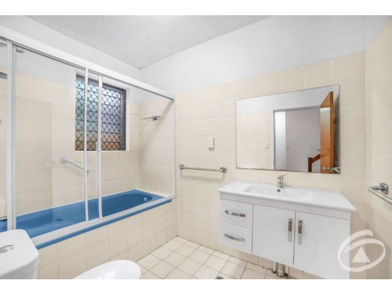 5 Lena Close, Clifton Beach QLD 4879