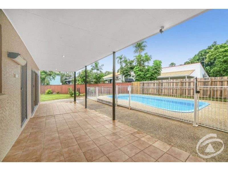 5 Lena Close, Clifton Beach QLD 4879