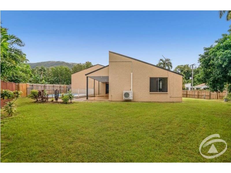 5 Lena Close, Clifton Beach QLD 4879
