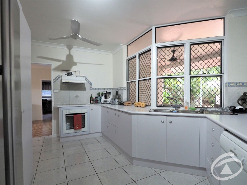 2 Ginger Close, Redlynch QLD 4870