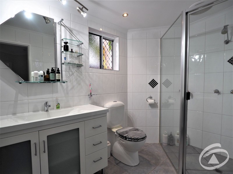 2 Ginger Close, Redlynch QLD 4870