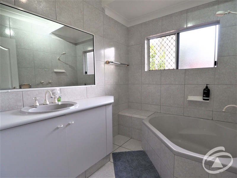 2 Ginger Close, Redlynch QLD 4870