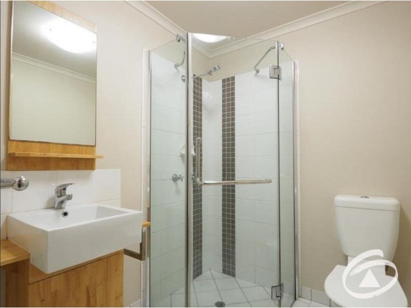 204/2 Centenary Close, Manoora QLD 4870
