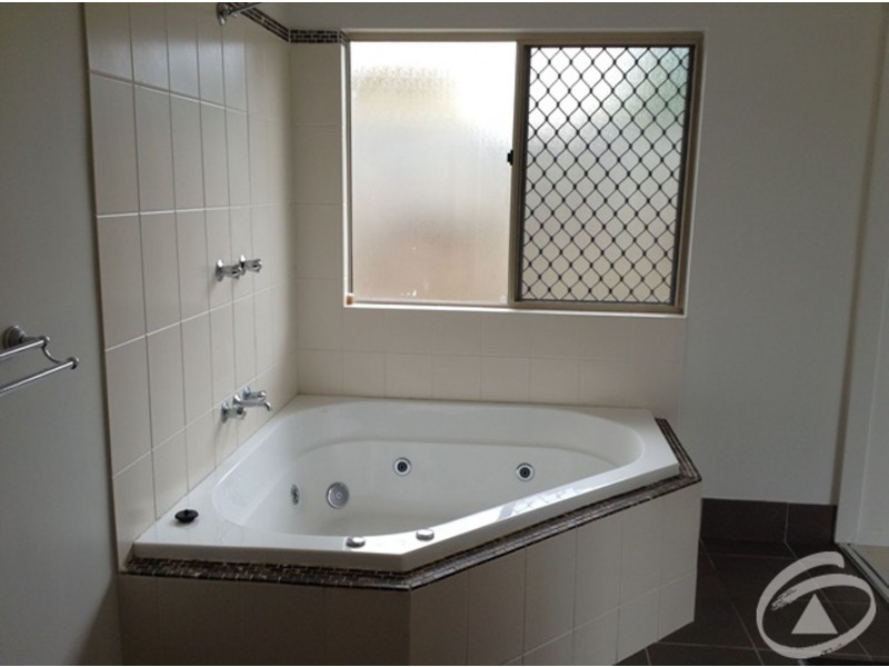 24 Roderick Street, Bentley Park QLD 4869