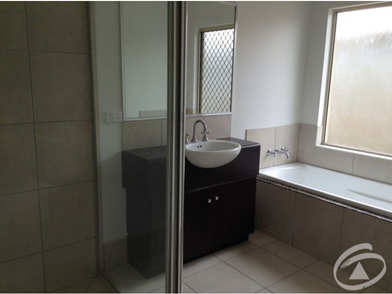 24 Roderick Street, Bentley Park QLD 4869