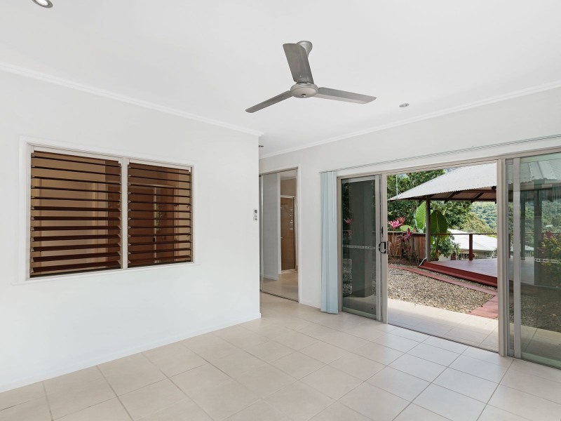 10 McColl Close, Redlynch QLD 4870