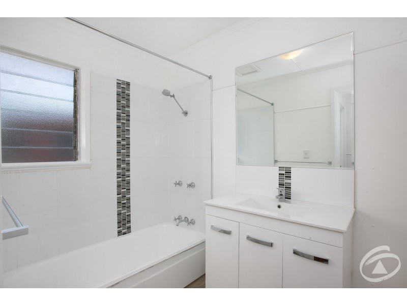 2/235 Aumuller Street, Westcourt QLD 4870