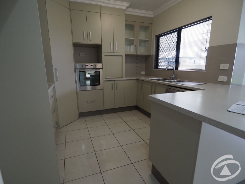 24 Rainbow Street, Kanimbla QLD 4870