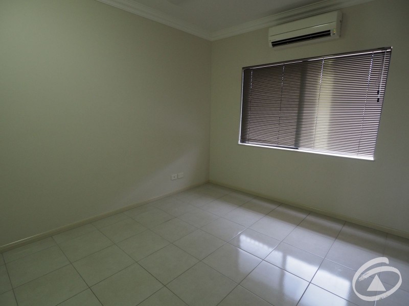 24 Rainbow Street, Kanimbla QLD 4870