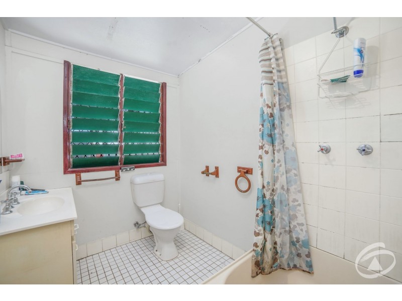 444 McCoombe Street, Mooroobool QLD 4870