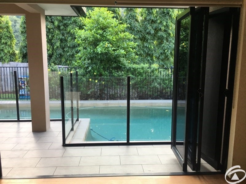 3 Ellie Banning Close, Redlynch QLD 4870