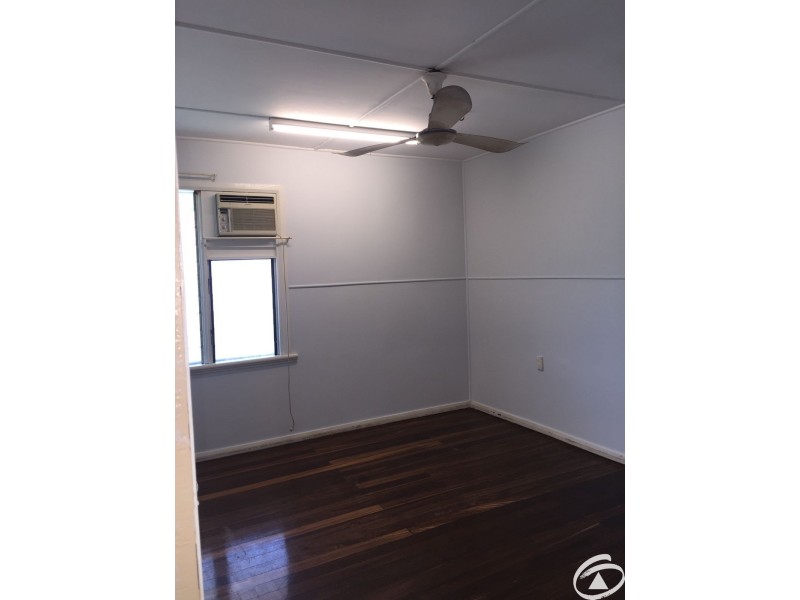 489 McCoombe Street, Mooroobool QLD 4870