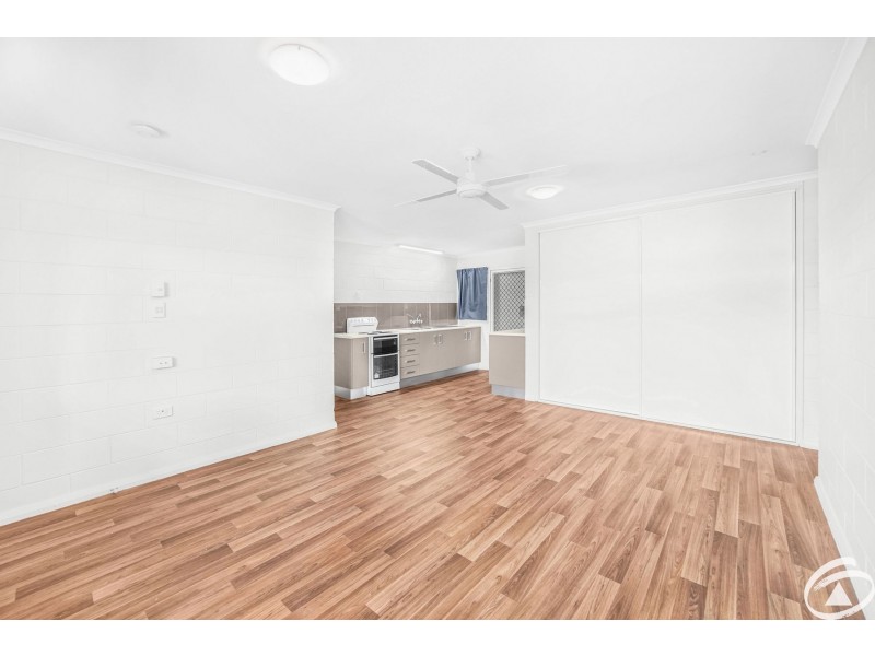 2/40-44 Dalton Street, Westcourt QLD 4870