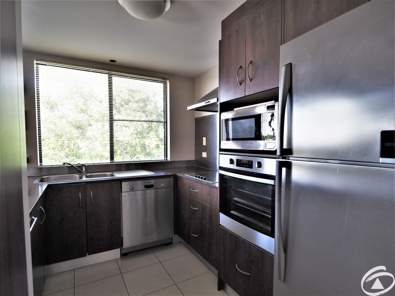10/349-351 Lake Street, Cairns North QLD 4870