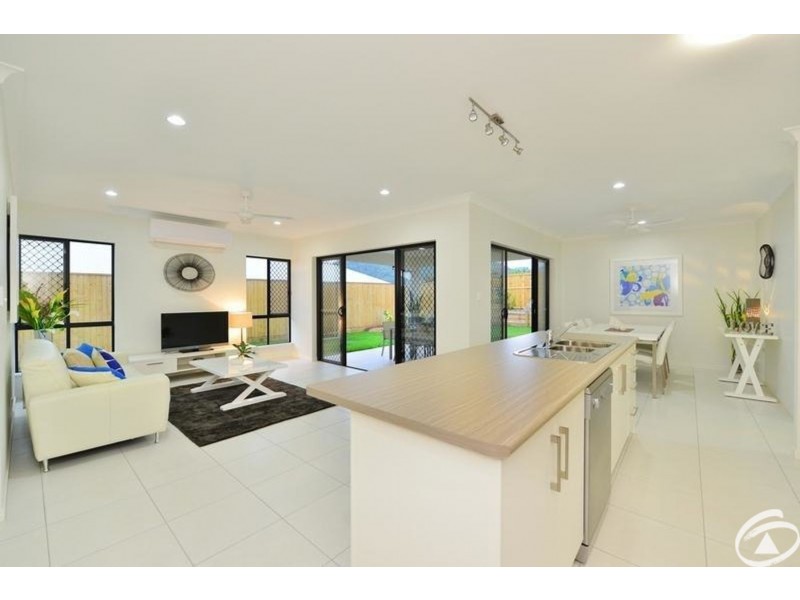 13 Laguna Avenue, Redlynch QLD 4870