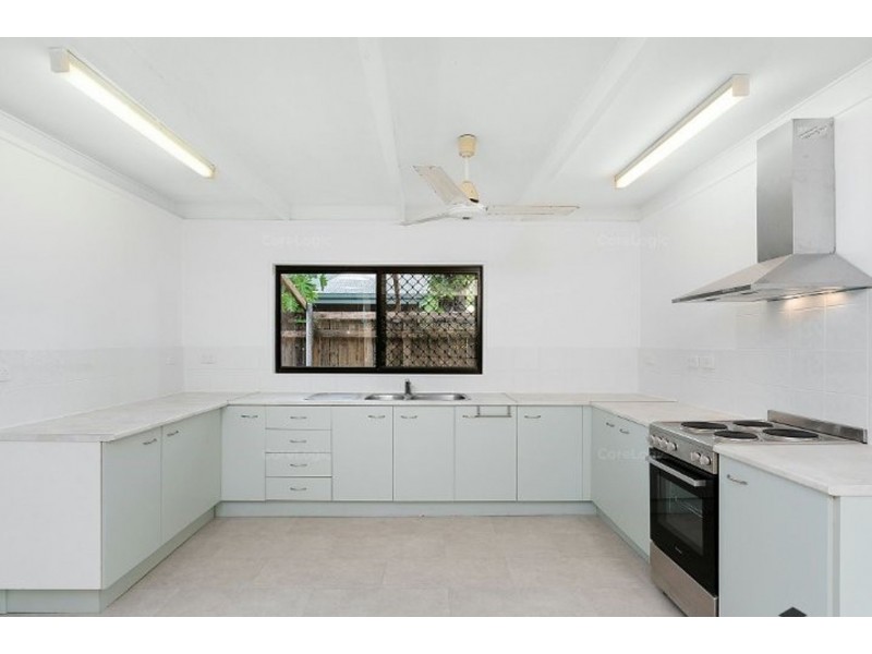 32 Anderson Street, Trinity Beach QLD 4879