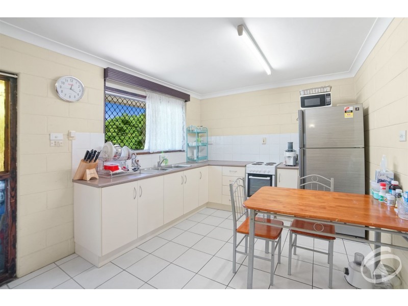 24 Creedy Street, Westcourt QLD 4870