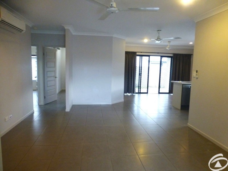 2/7 Kingsley Close, White Rock QLD 4868