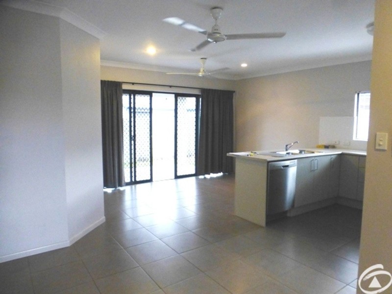 2/7 Kingsley Close, White Rock QLD 4868
