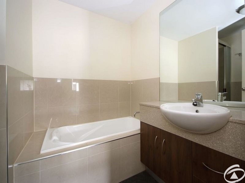 19/351 Lake Street, Cairns North QLD 4870