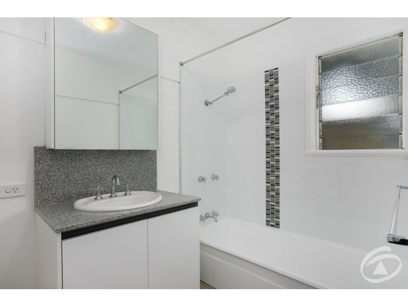 1/235 Aumuller Street, Westcourt QLD 4870