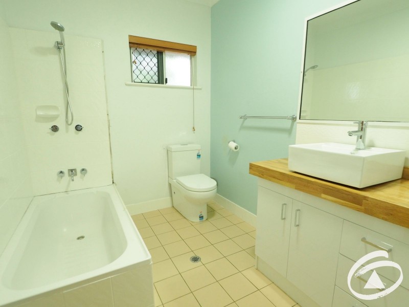 2/7 Macilwraith Street, Manoora QLD 4870