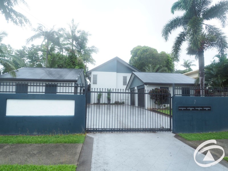 2/7 Macilwraith Street, Manoora QLD 4870