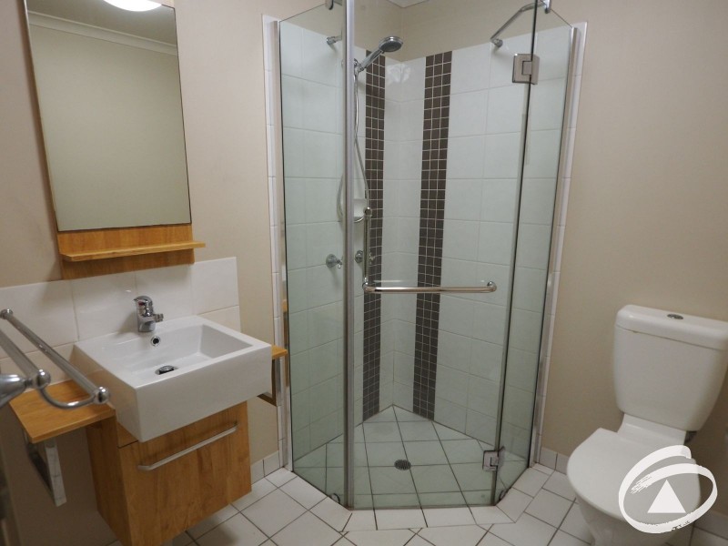 202/2-8 Centenary Close, Manoora QLD 4870