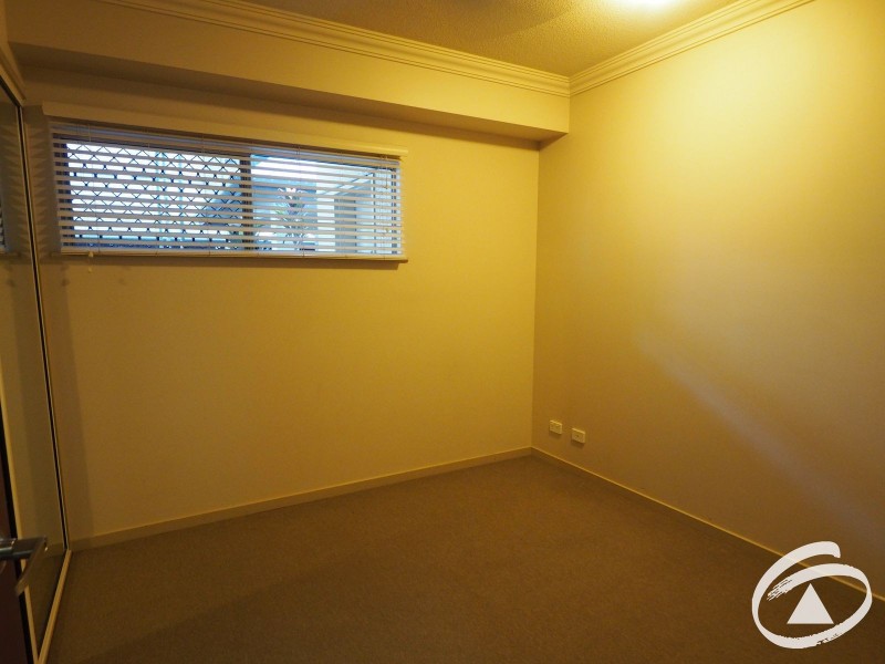 202/2-8 Centenary Close, Manoora QLD 4870