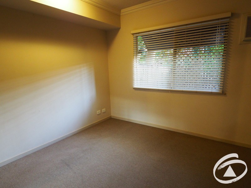 202/2-8 Centenary Close, Manoora QLD 4870