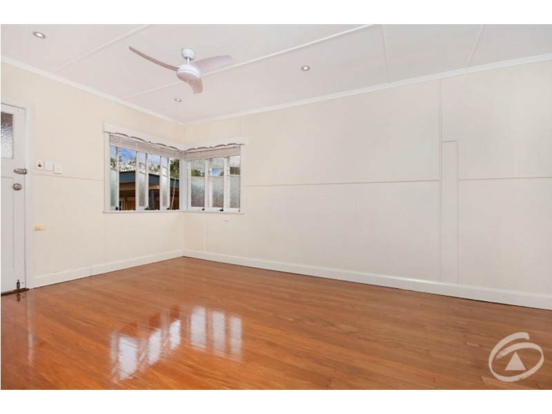 227 Lyons Street, Westcourt QLD 4870