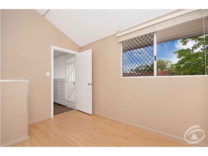 227 Lyons Street, Westcourt QLD 4870