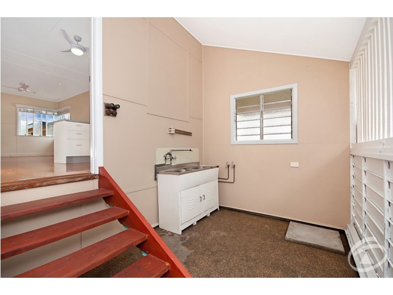 227 Lyons Street, Westcourt QLD 4870