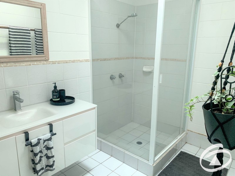 2/253 Pease Street,, Edge Hill QLD 4870