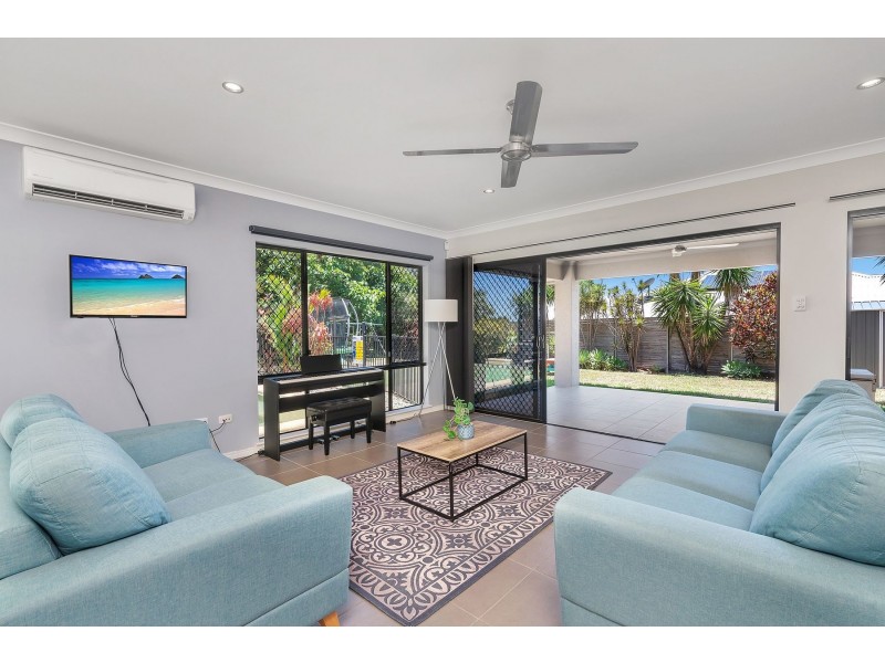16 Retreat Close, Palm Cove QLD 4879