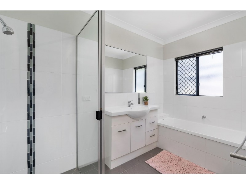 16 Retreat Close, Palm Cove QLD 4879