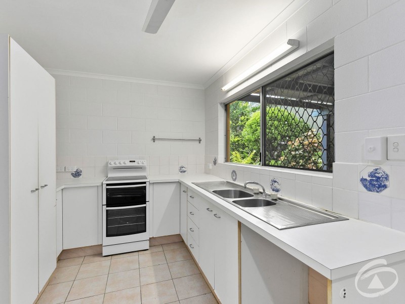 2/81 Upper Richardson Street, Whitfield QLD 4870