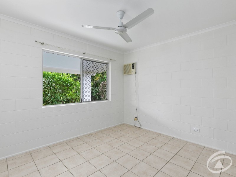 2/81 Upper Richardson Street, Whitfield QLD 4870