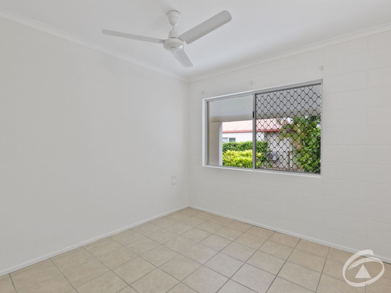 2/81 Upper Richardson Street, Whitfield QLD 4870