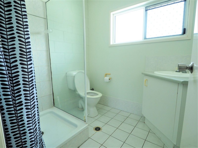 3/4 Atlantic Close, White Rock QLD 4868