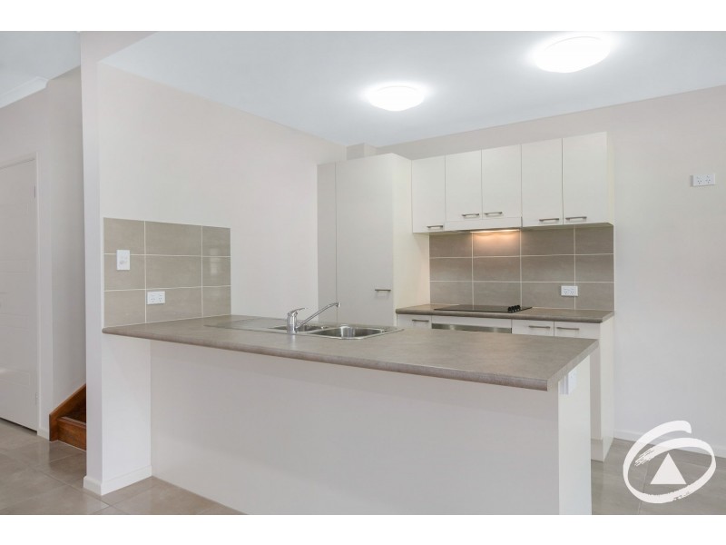 2/116 Callaghan Street, Mooroobool QLD 4870