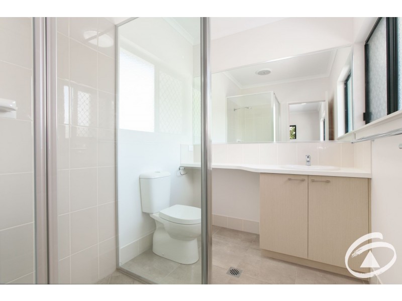 2/116 Callaghan Street, Mooroobool QLD 4870