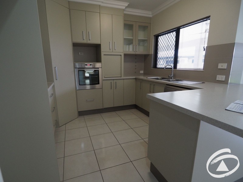 24 Rainbow Street, Kanimbla QLD 4870