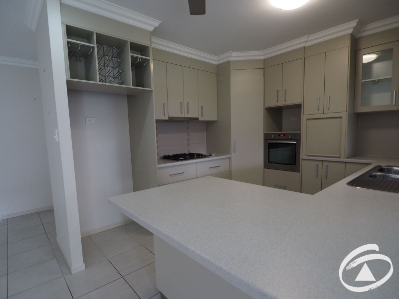 24 Rainbow Street, Kanimbla QLD 4870