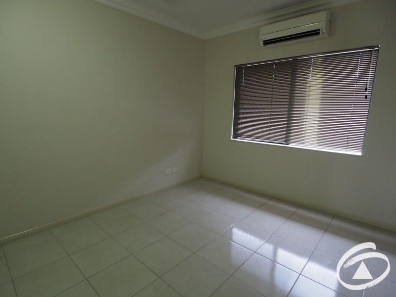 24 Rainbow Street, Kanimbla QLD 4870