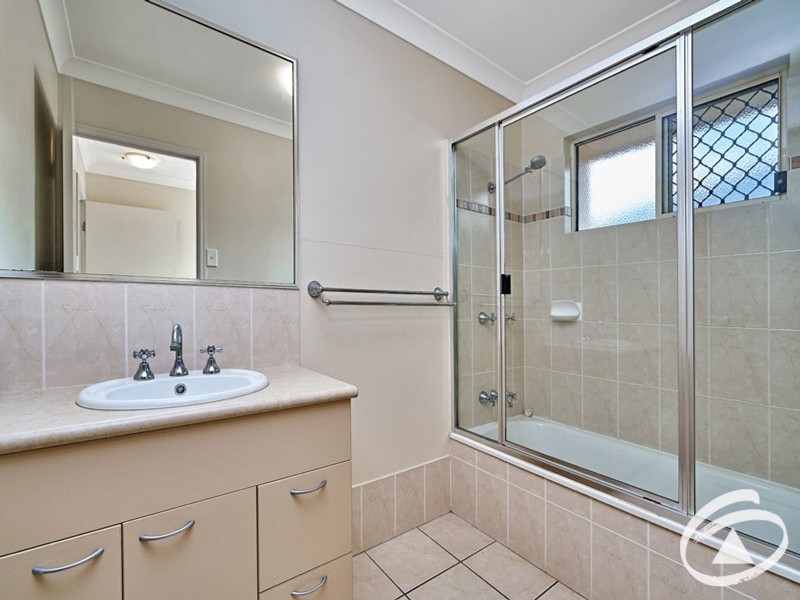 8 Mayne Street, Bentley Park QLD 4869