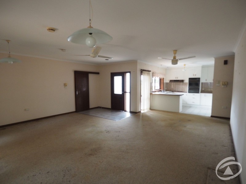 2 Begonia Place, Mooroobool QLD 4870