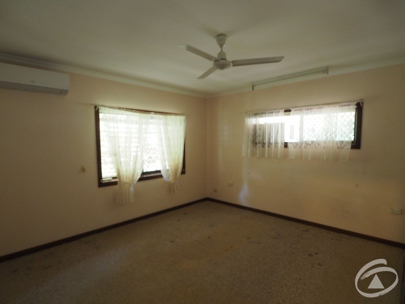 2 Begonia Place, Mooroobool QLD 4870